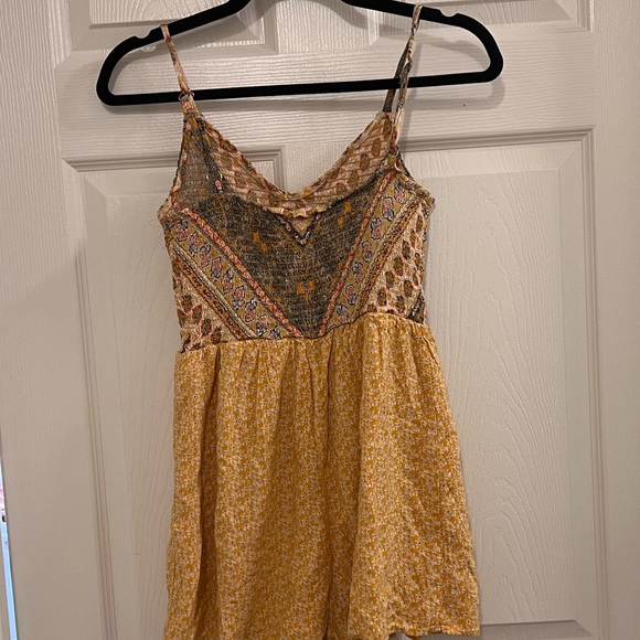 Mediterranean Inspired Romper - Picture 2 of 3